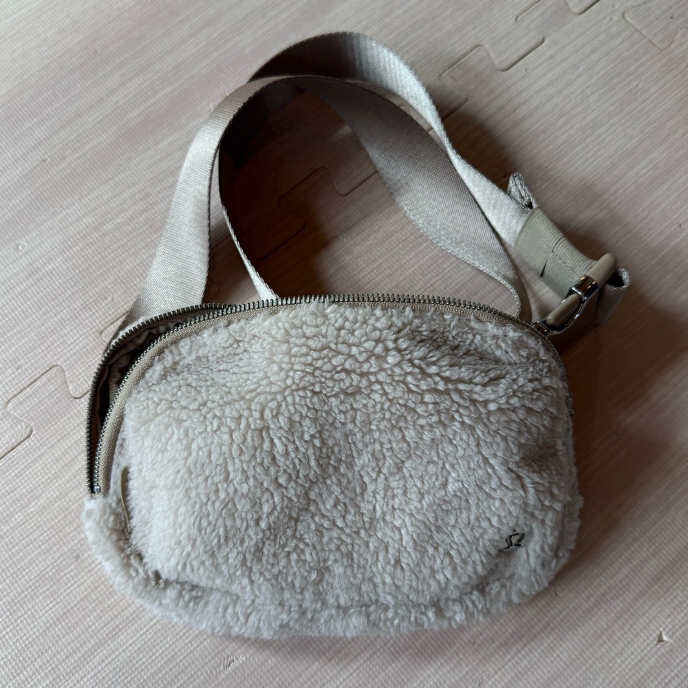 Lululemon Everywhere Belt Bag Sherpa Cream Crossbody Bag Natural Ivory Trench